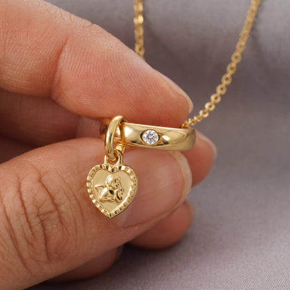 Taufring in Gold &amp; Silber mit Zirkonia, an der Kette getragen