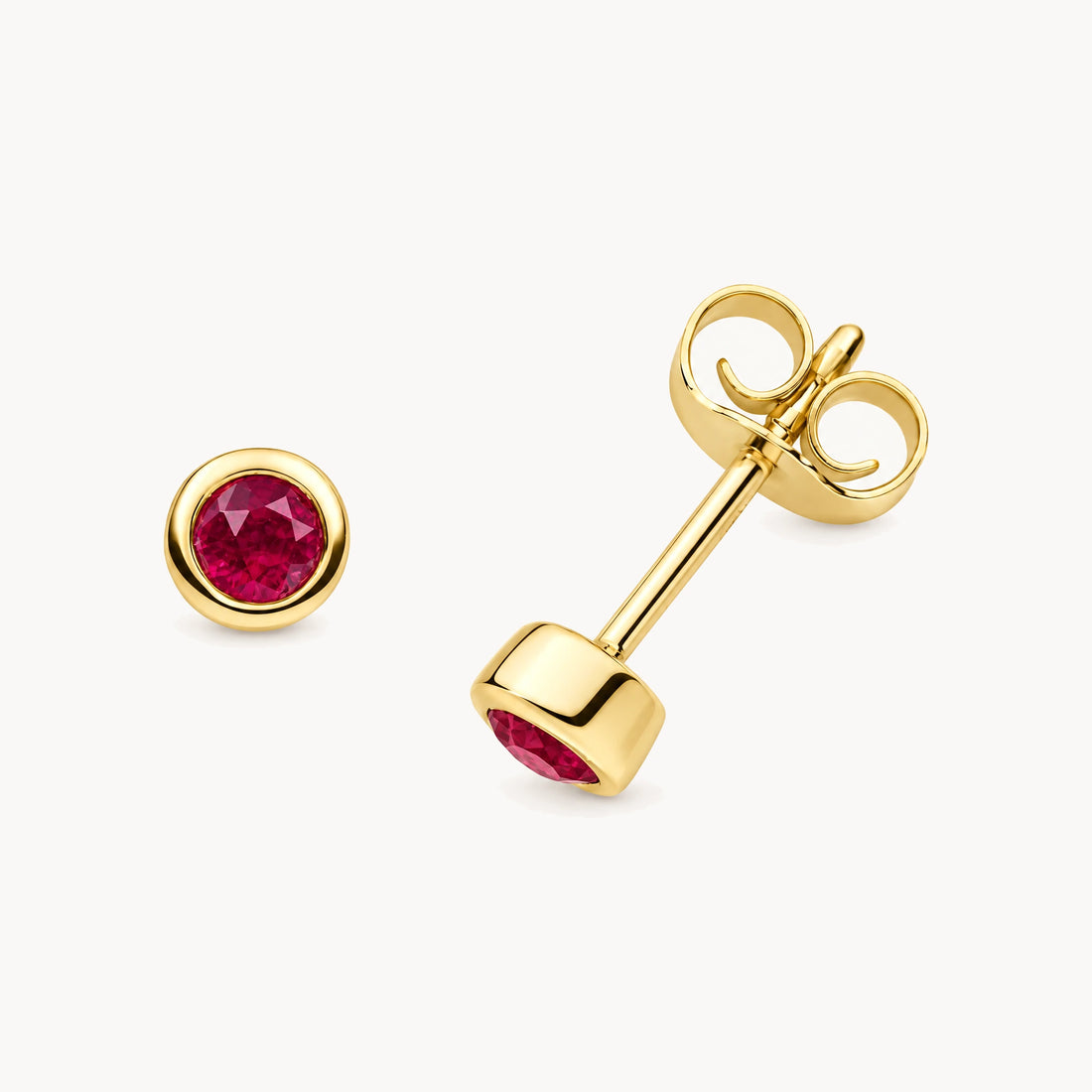 Ohrstecker in 333er Gelbgold mit Rubin