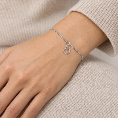 Armband in 925er Silber, am Handgelenk getragen