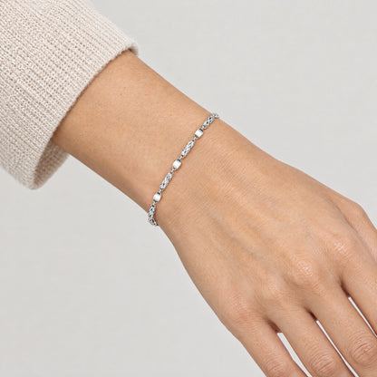 Armband &amp; Kette in 925er Silber rhodiniert – Armband am Handgelenk getragen