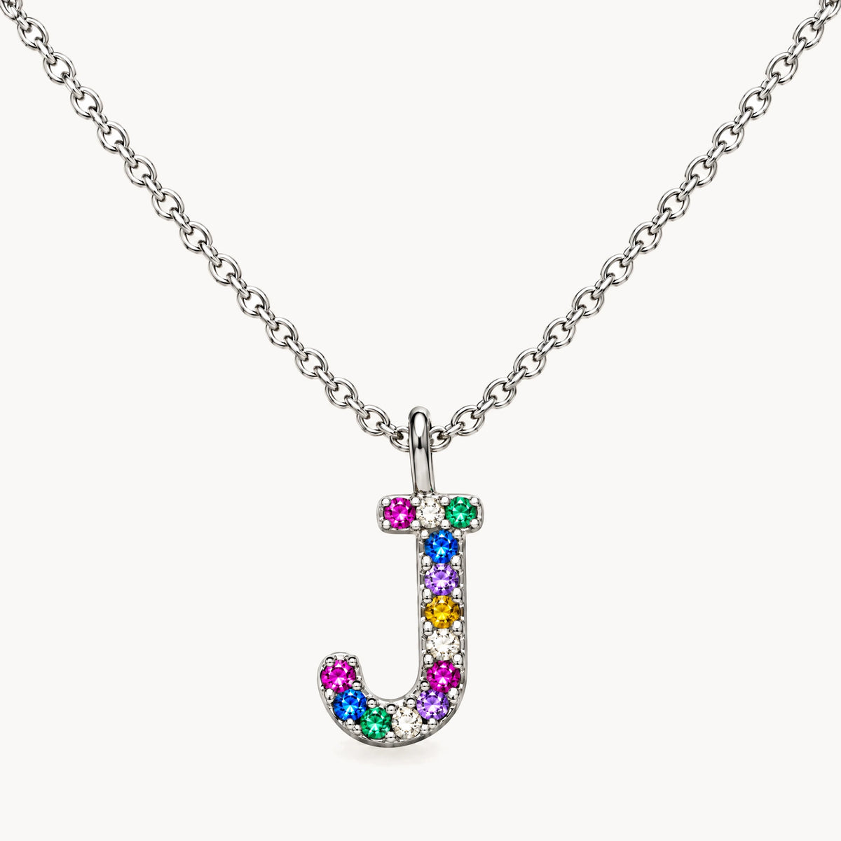 Buchstabencollier in 925er Silber rhodiniert mit gefärbtem Zirkonia – Buchstabe J