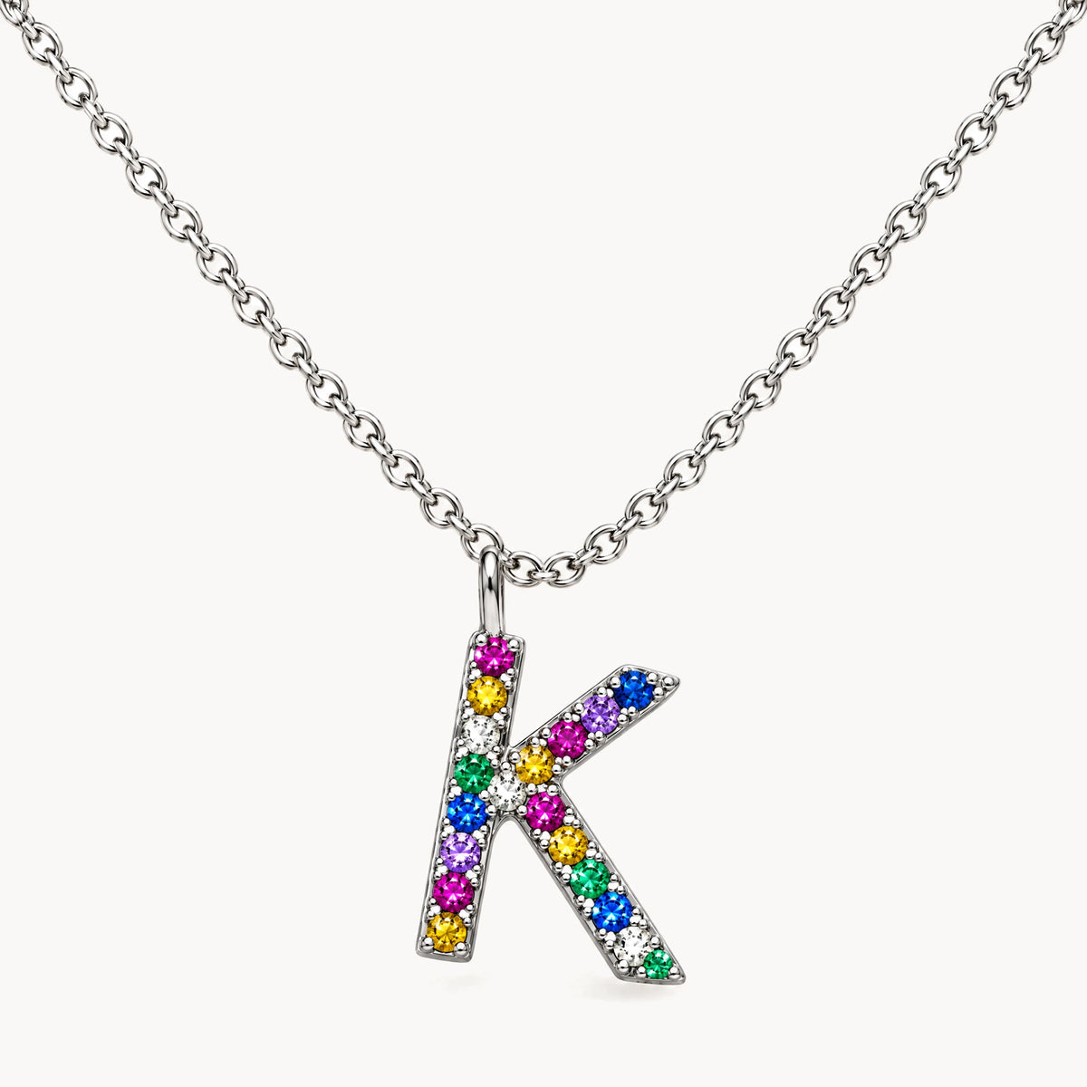 Buchstabencollier in 925er Silber rhodiniert mit gefärbtem Zirkonia – Buchstabe K