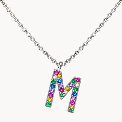Buchstabencollier in 925er Silber rhodiniert mit gefärbtem Zirkonia – Buchstabe M