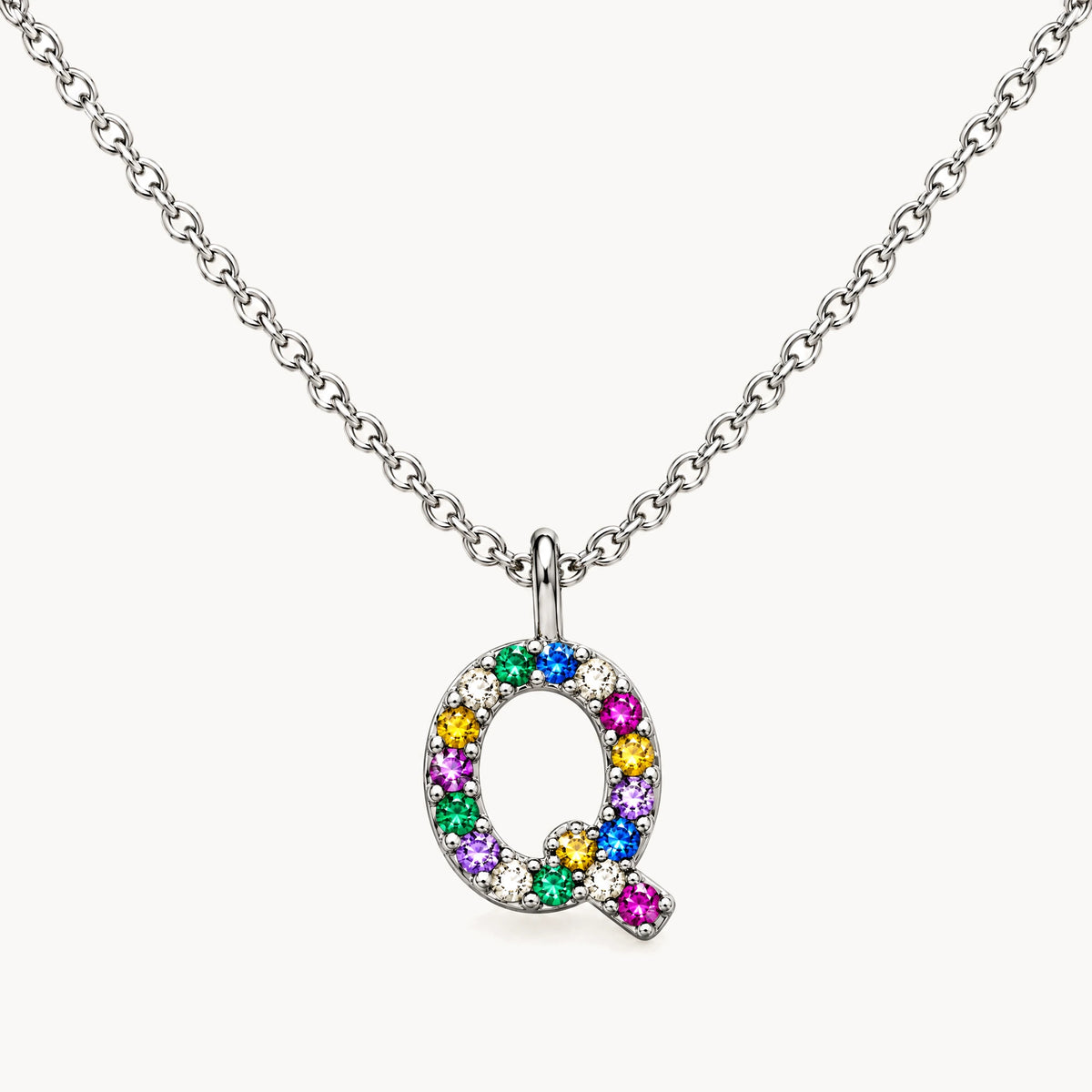 Buchstabencollier in 925er Silber rhodiniert mit gefärbtem Zirkonia – Buchstabe Q