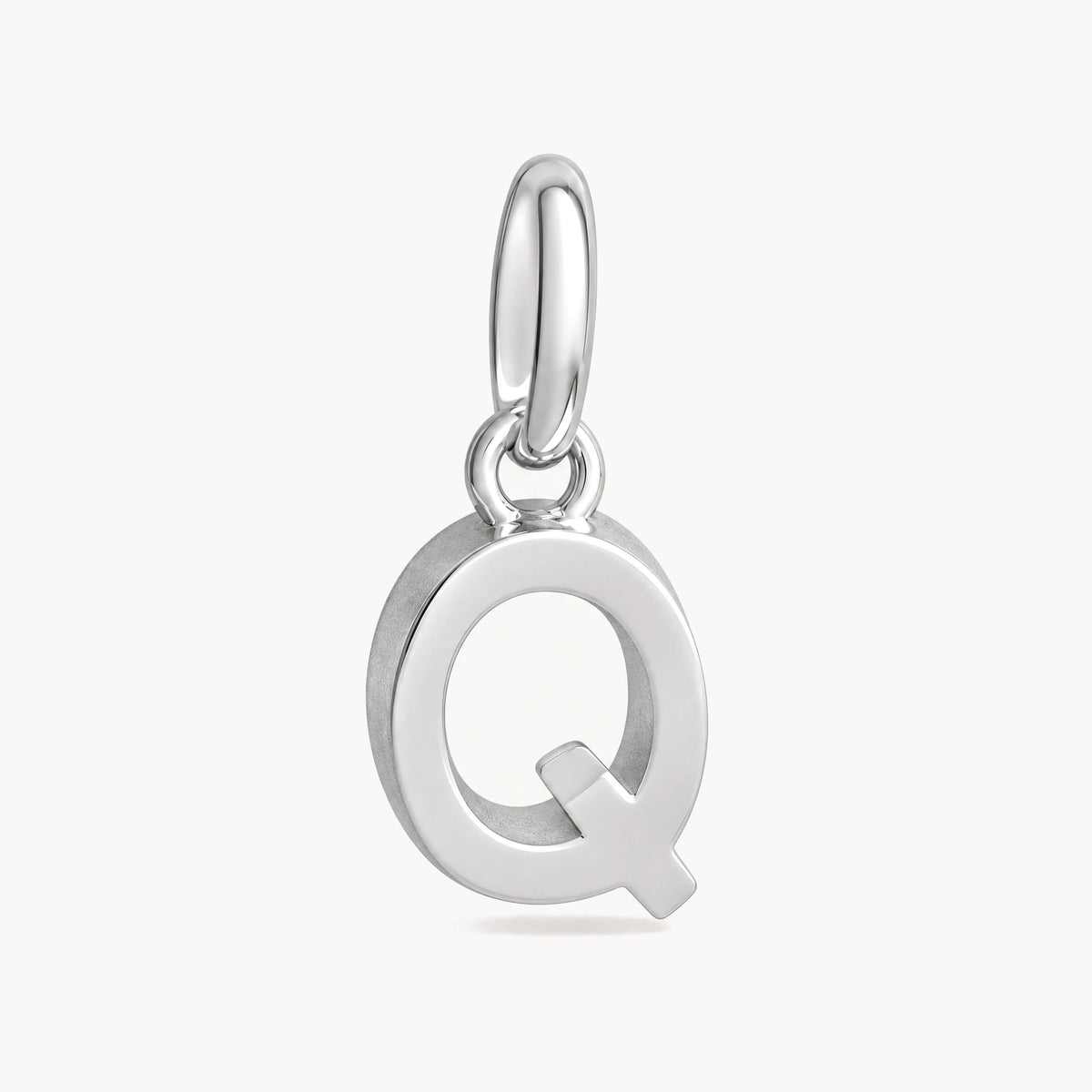 Buchstabenanhänger „Q“ in 925er Silber rhodiniert, massiv