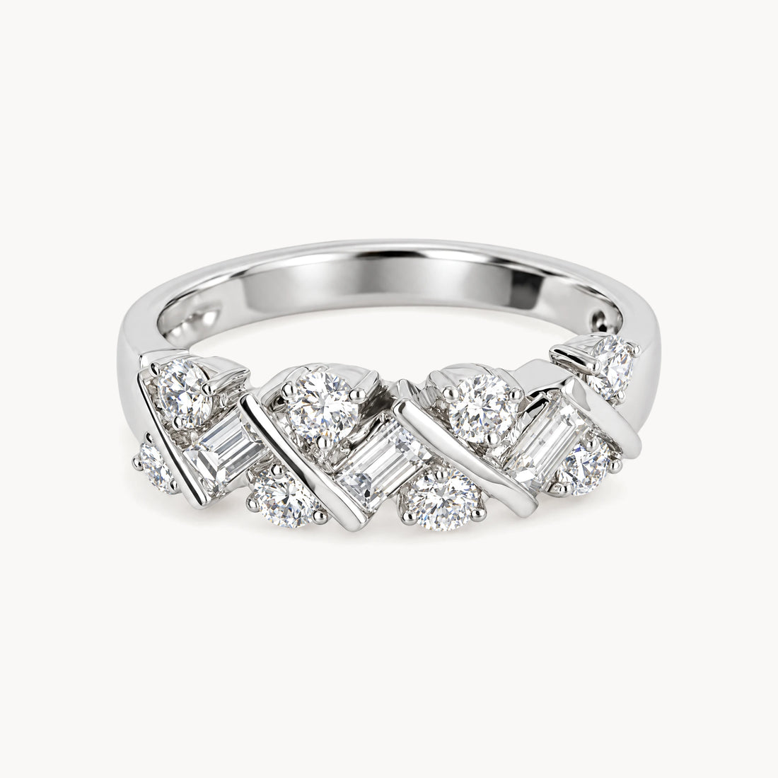 Damenring in 750er Weißgold mit Diamant