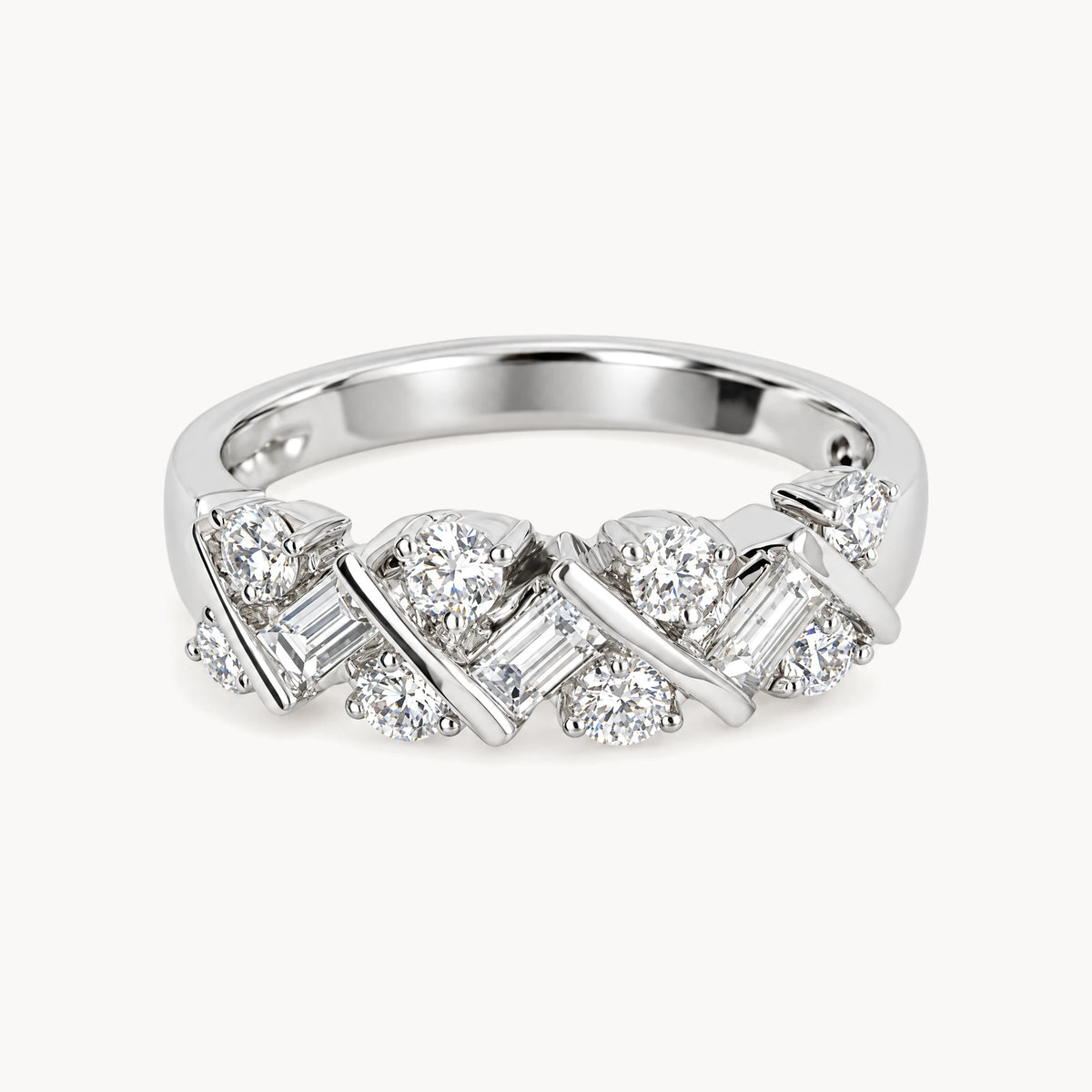 Damenring in 750er Weißgold mit Diamant