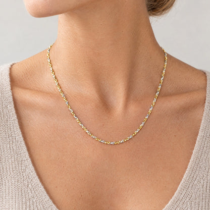 Armband &amp; Kette in 925er Silber – Kette am Hals getragen
