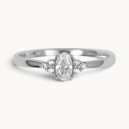 Ring in 333er Gold mit Zirkonia, ovale Fassung