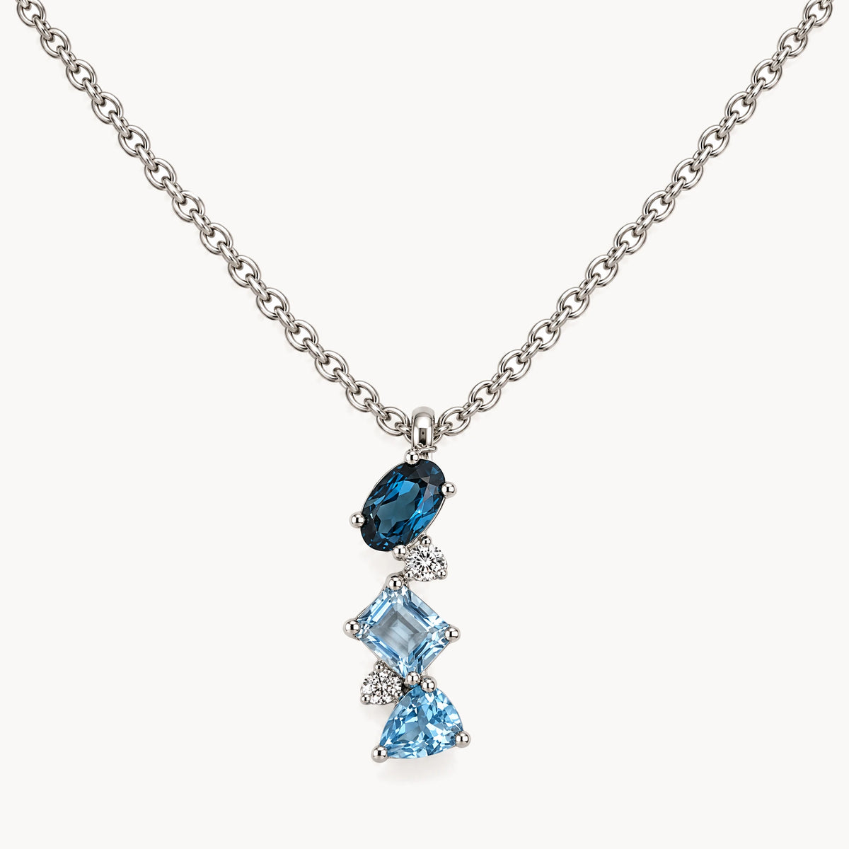 Collier in 585er Weißgold mit Blautopas &amp; Diamant